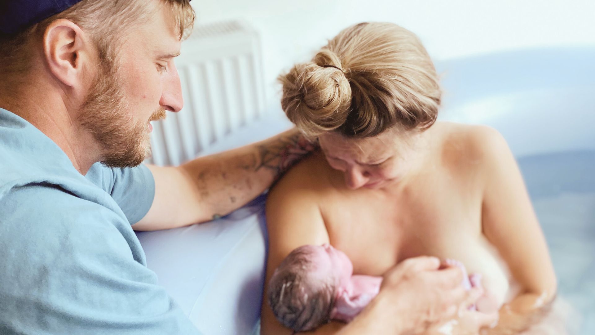 water-birth-dad-mum-newborn-bonding.jpg